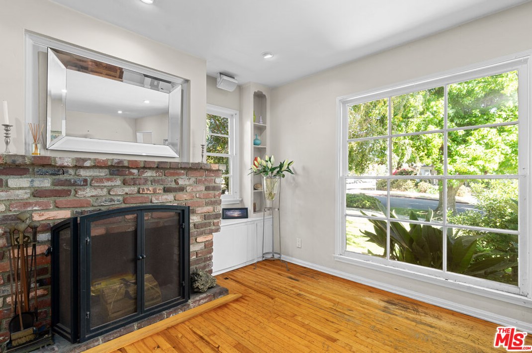 7301 82nd St, Los Angeles CA  90045-2418 exterior