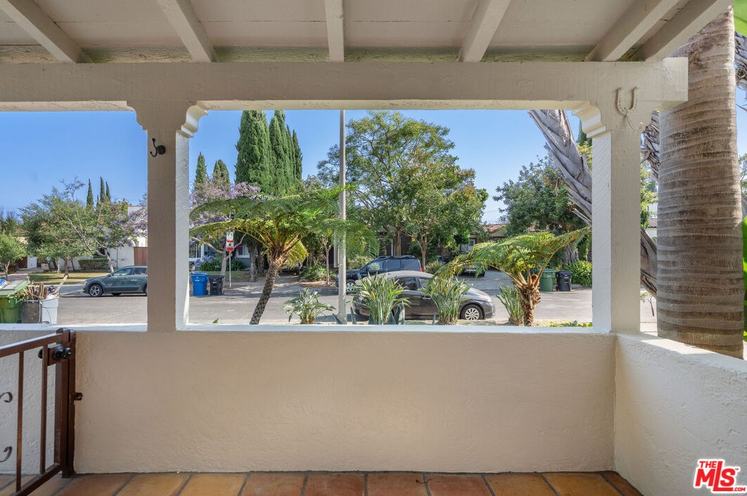 9107 Hargis St, Los Angeles CA  90034-1928 exterior