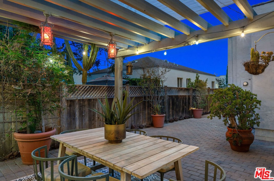 9107 Hargis St, Los Angeles CA  90034-1928 exterior