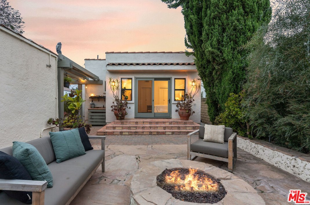 9107 Hargis St, Los Angeles CA  90034-1928 exterior