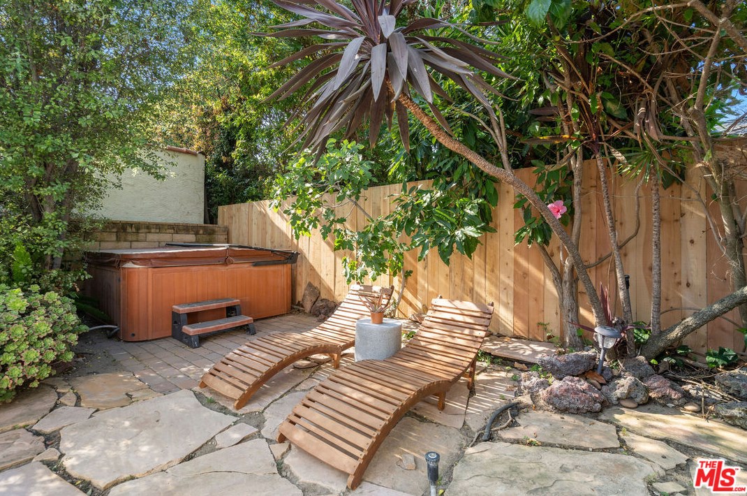 9107 Hargis St, Los Angeles CA  90034-1928 exterior
