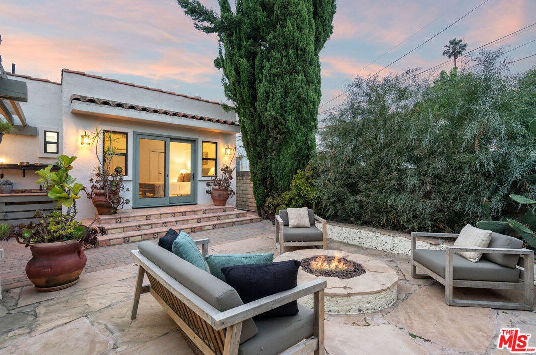 9107 Hargis St, Los Angeles CA  90034-1928 exterior