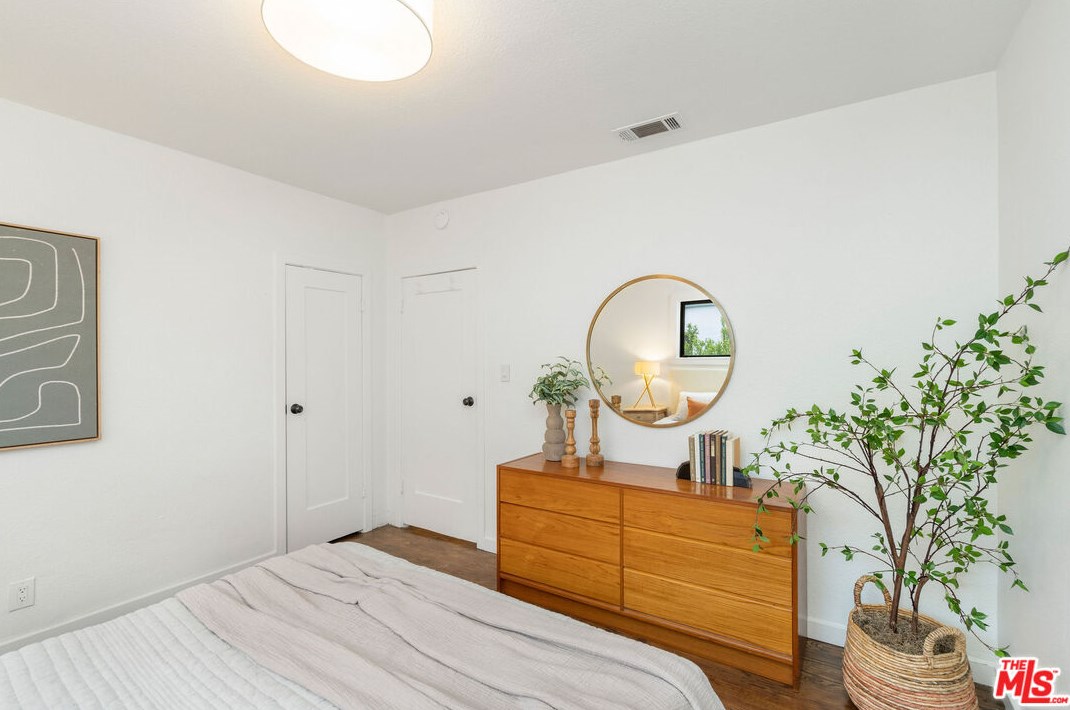 9107 Hargis St, Los Angeles CA  90034-1928 exterior