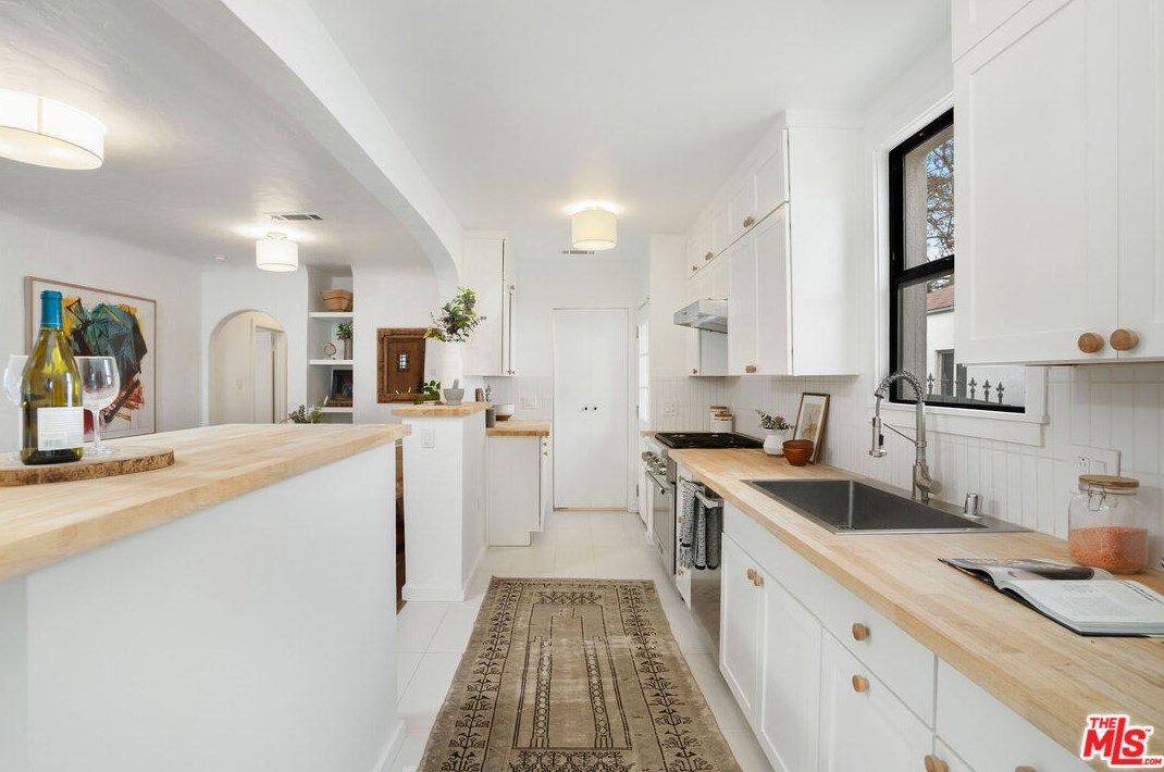 9107 Hargis St, Los Angeles CA  90034-1928 exterior