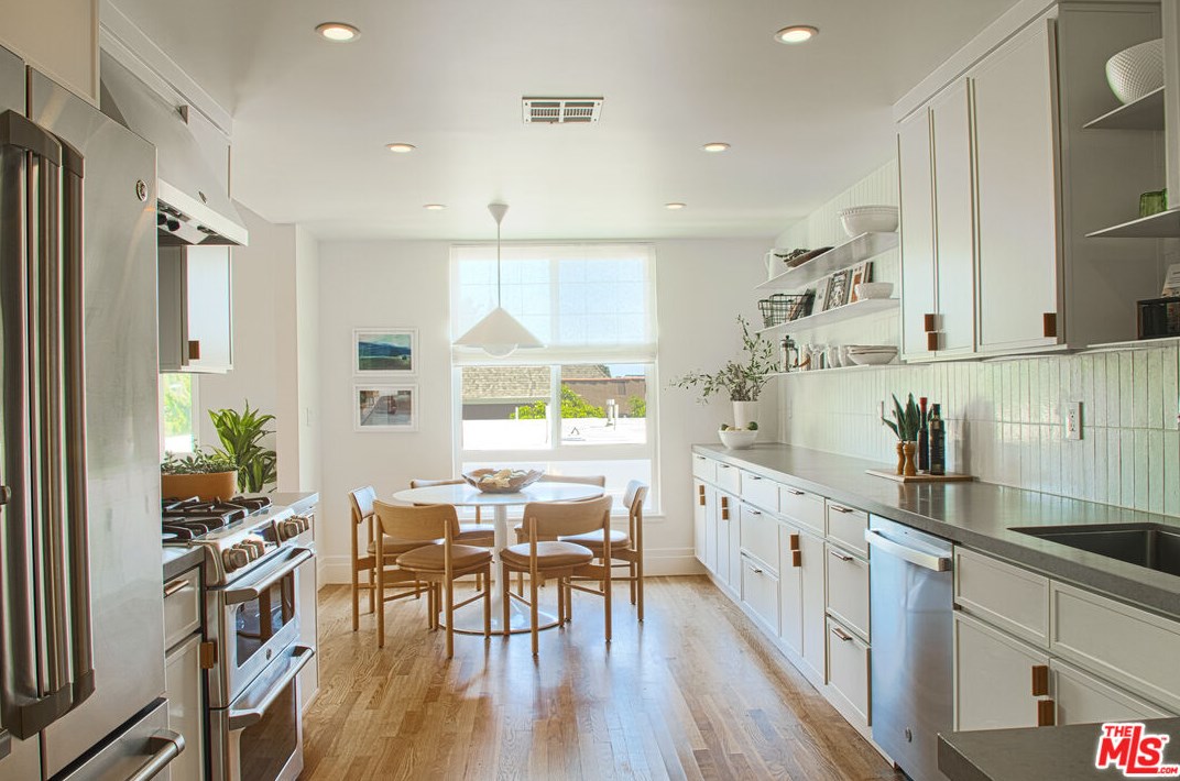 1857 Midvale Ave, Los Angeles, CA 90025-7351