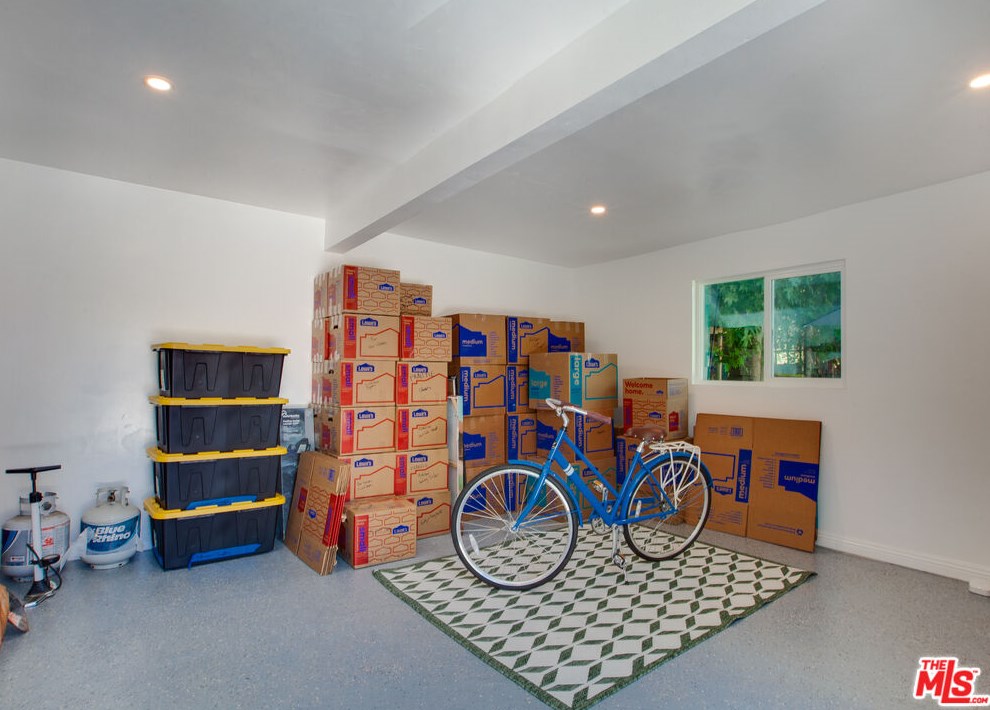 1322 Meadowbrook Ave, Los Angeles CA  90019-2871 exterior