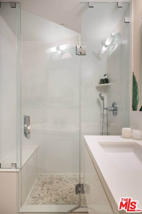 999 Doheny Dr, Los Angeles CA  90069-3146 exterior