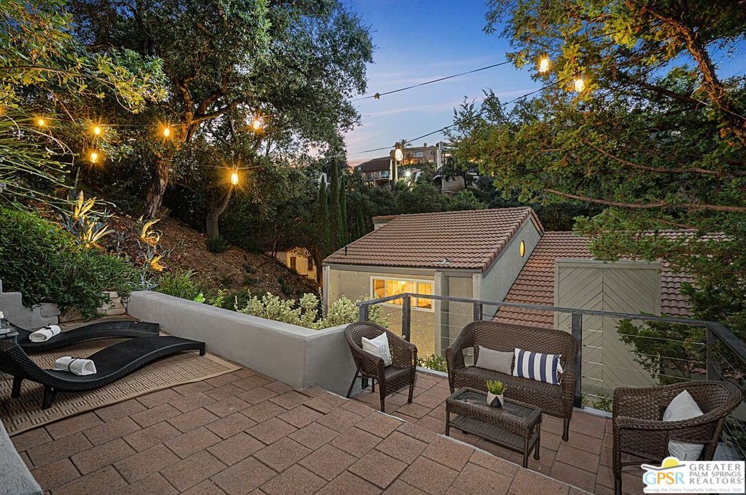 2612 Chevy Chase Dr, Glendale CA  91206-1816 exterior