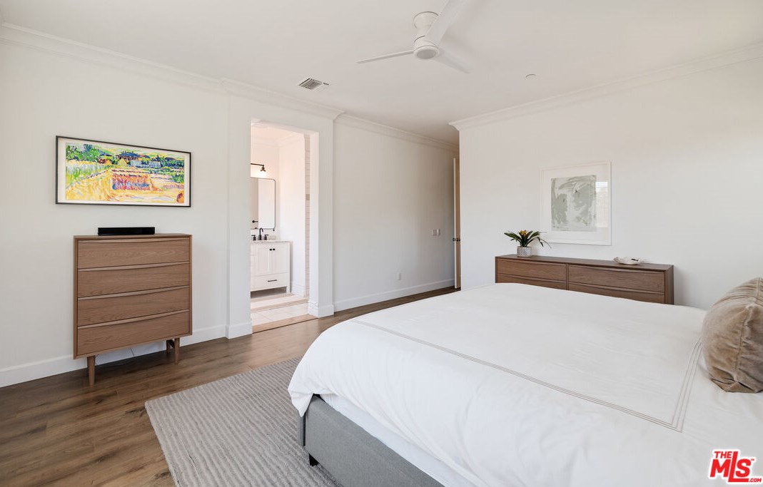 8308 Altavan Ave, Los Angeles CA  90045-2524 exterior