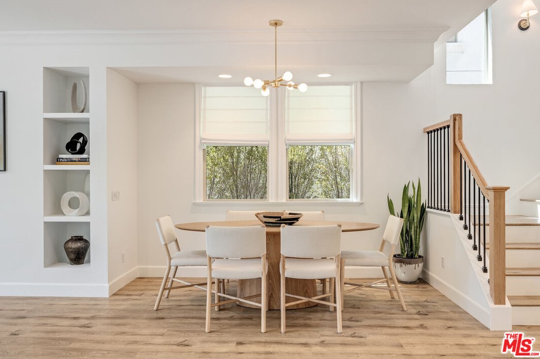 8308 Altavan Ave, Los Angeles CA  90045-2524 exterior