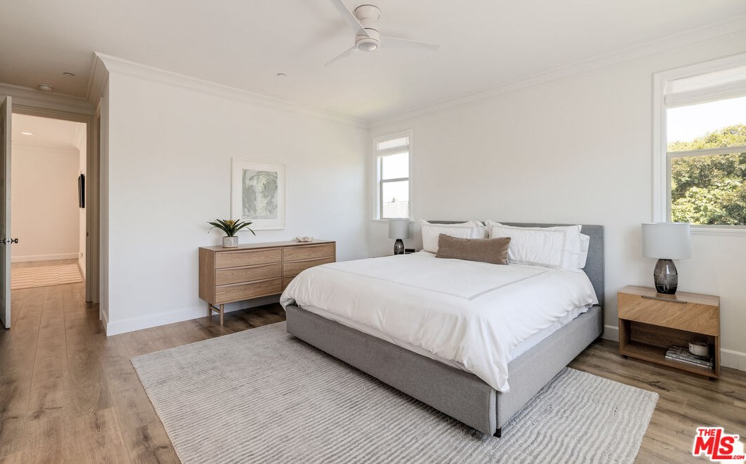 8308 Altavan Ave, Los Angeles CA  90045-2524 exterior