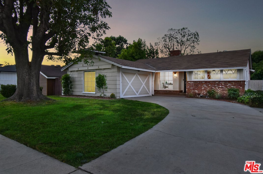 13421 Weddington St, Van Nuys, CA 91401