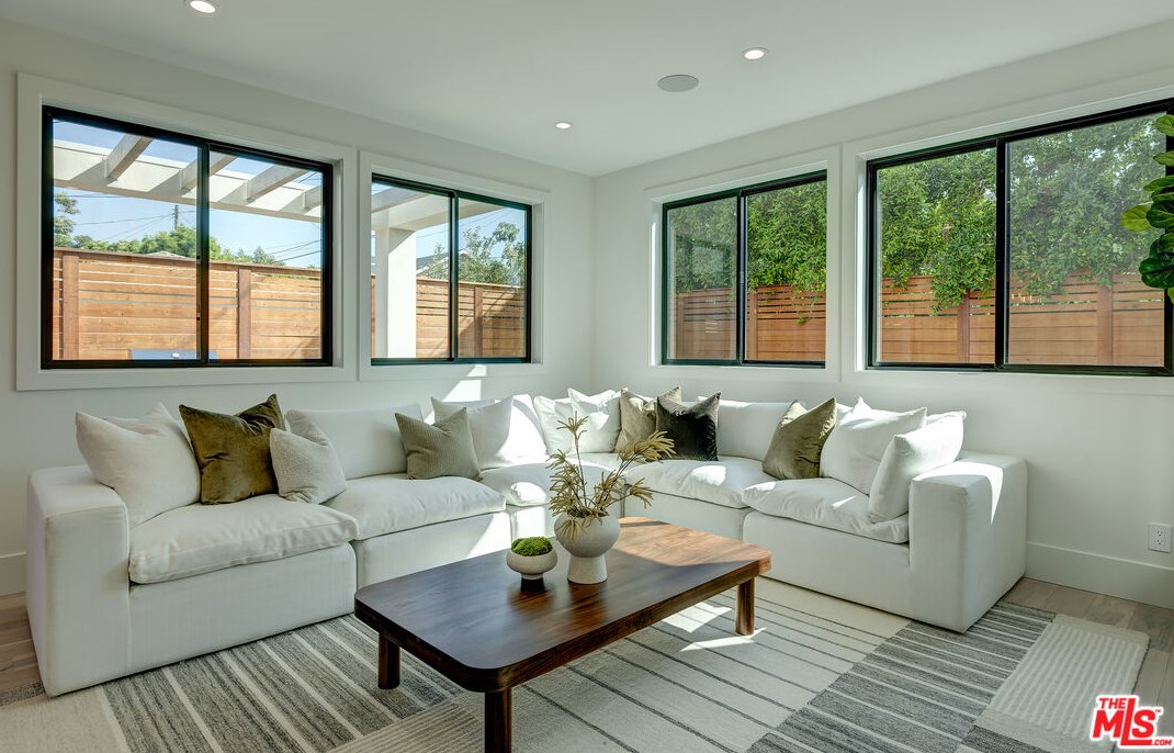 2523 Westgate Ave, Los Angeles CA  90064-2741 exterior