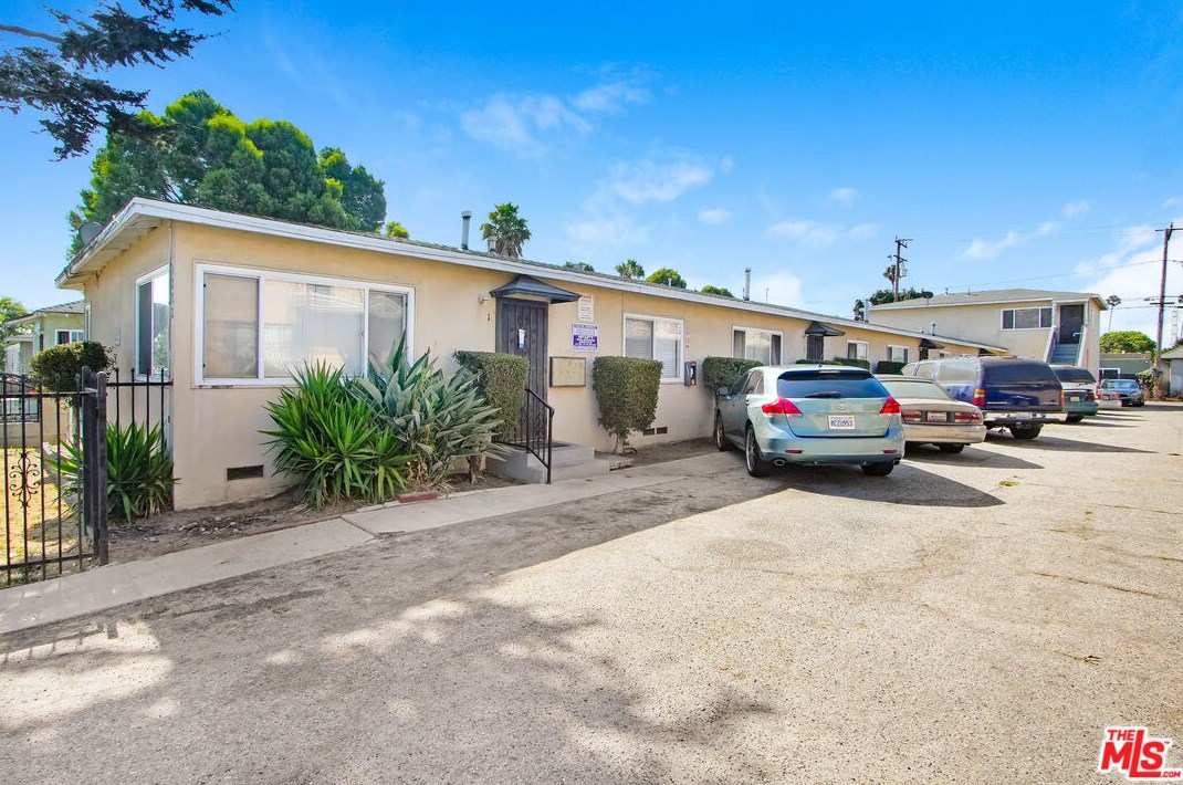 1232 94th St, Los Angeles, CA 90044-1938
