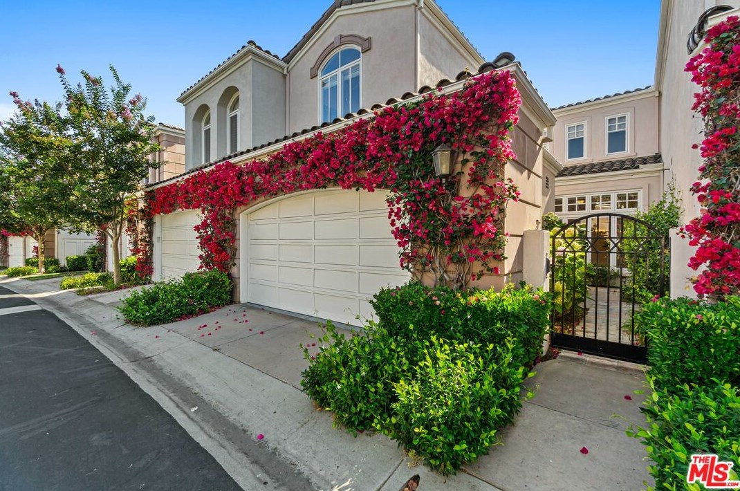 5474 Renaissance Ave, San Diego, CA 92122-5600