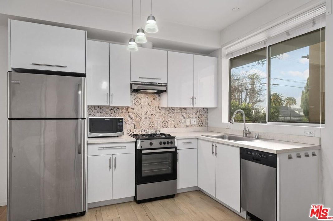 1183 Crenshaw Blvd #202, Los Angeles, CA 90019