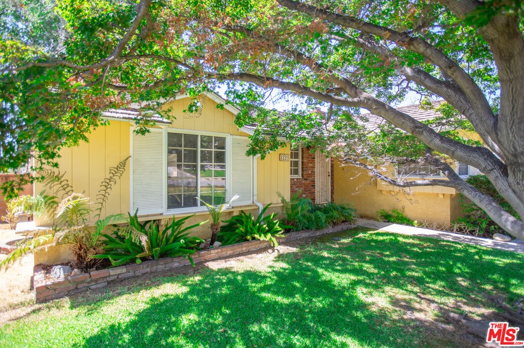 1220 E Meda Ave, Glendora, CA 91741