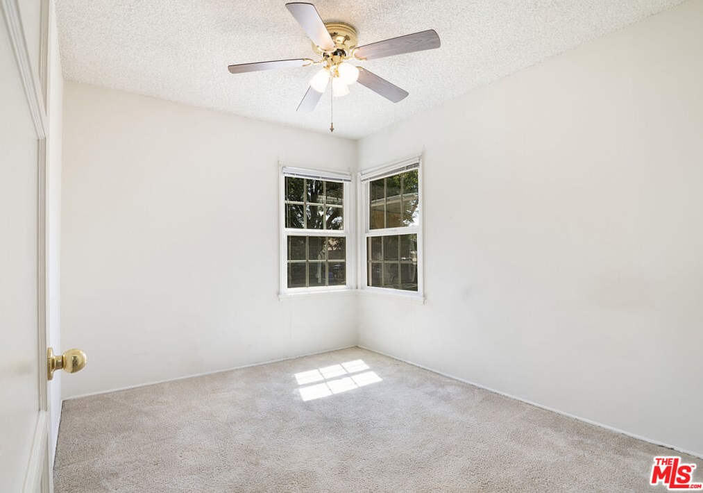 6943 Zelzah Ave, Los Angeles CA  91335-4832 exterior