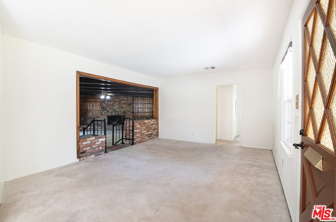 6943 Zelzah Ave, Los Angeles CA  91335-4832 exterior