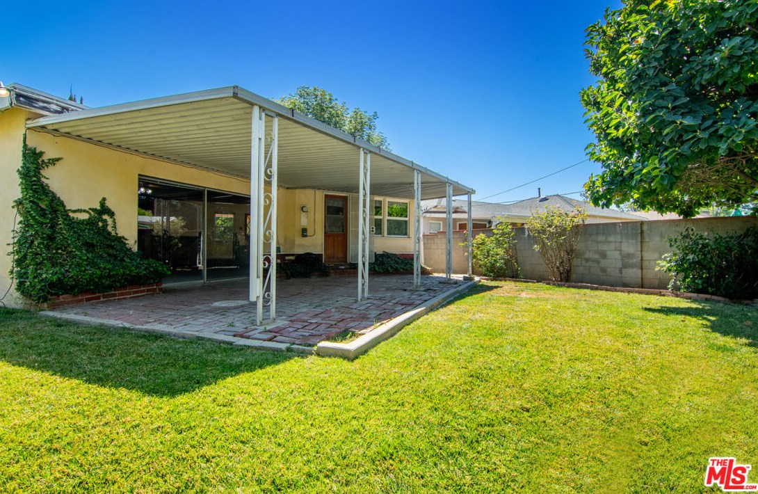 6943 Zelzah Ave, Los Angeles CA  91335-4832 exterior