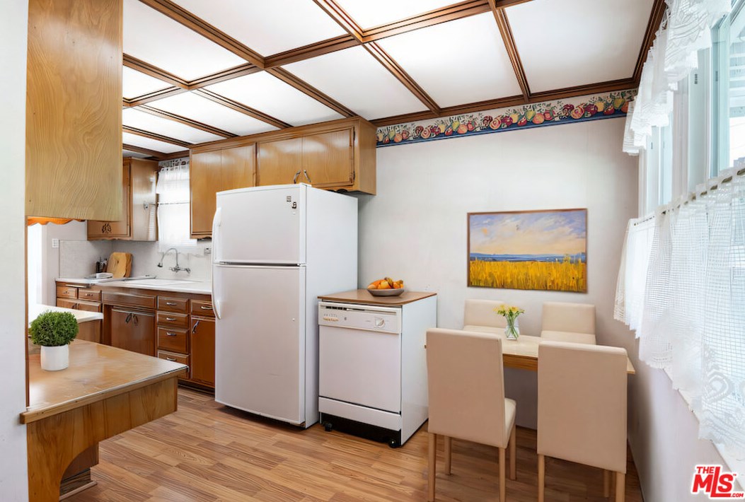 6943 Zelzah Ave, Los Angeles CA  91335-4832 exterior