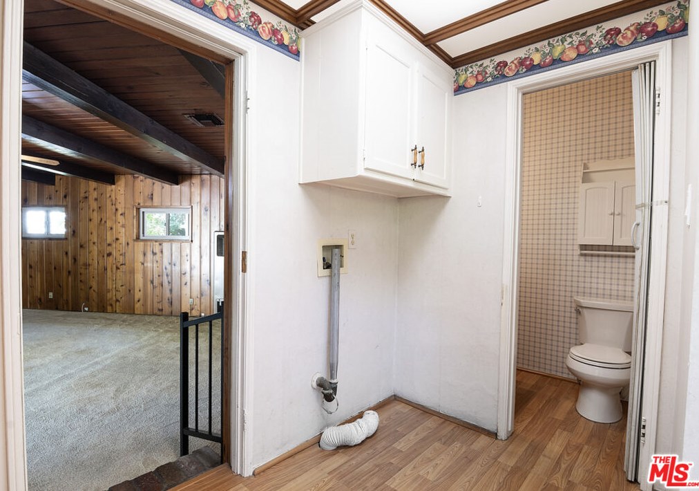6943 Zelzah Ave, Los Angeles CA  91335-4832 exterior