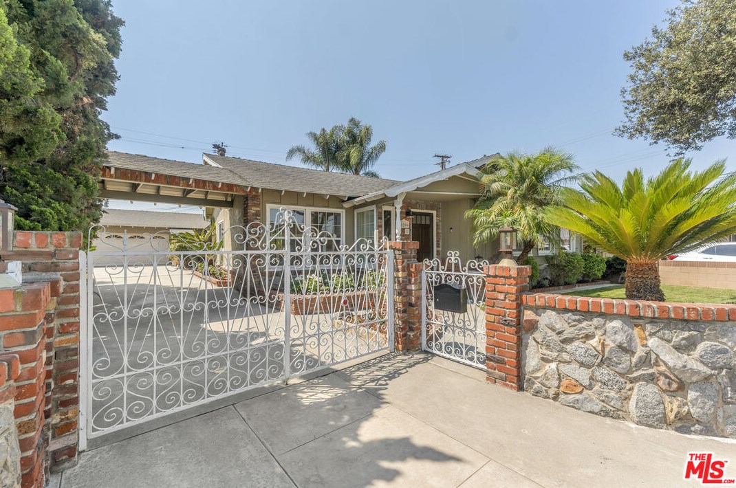 10206 Van Ruiten St, Bellflower, CA 90706-2627