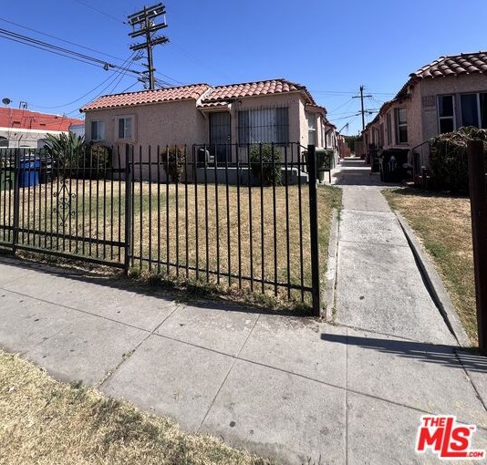 114 110th St, Los Angeles, CA 90061-2518
