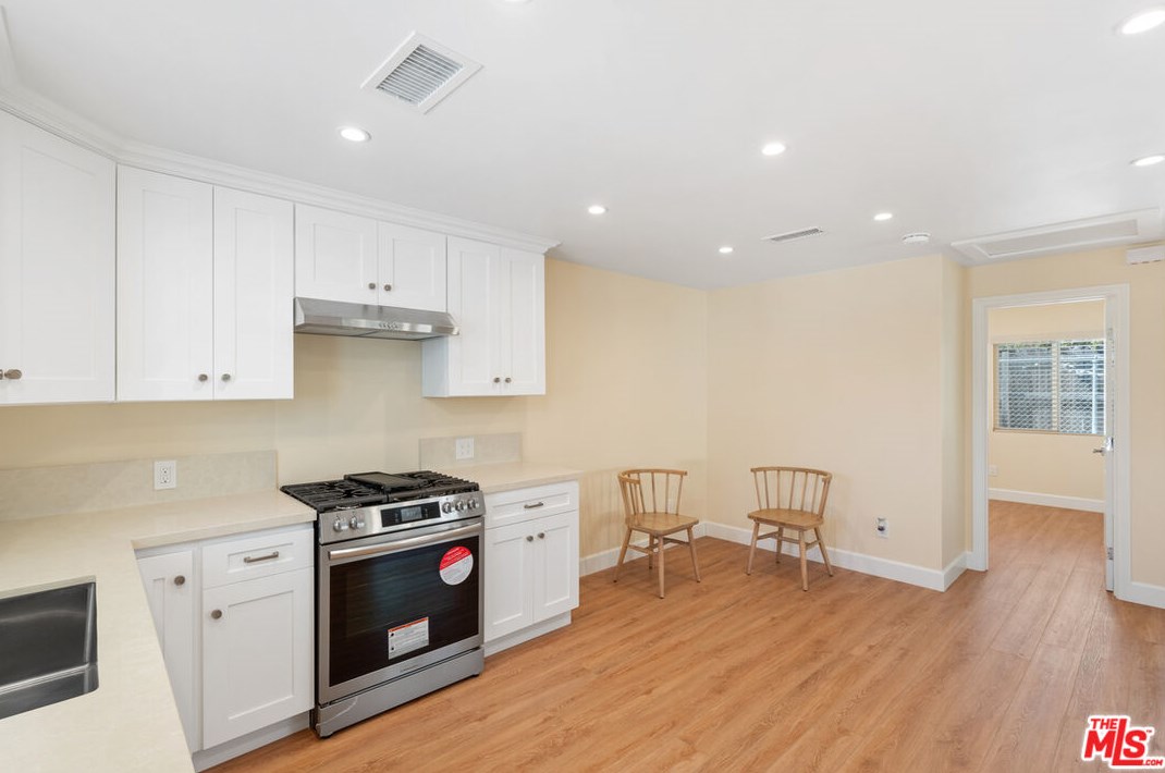 3751 60th St, Los Angeles, CA 90043-2938