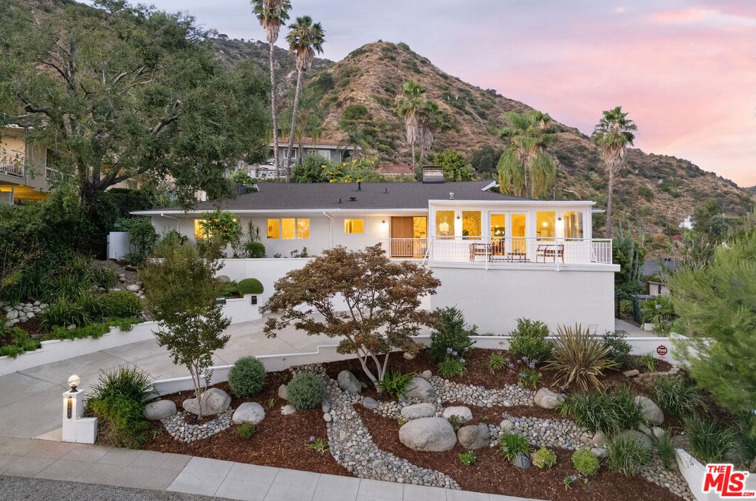 1640 Carriage House Rd, Pasadena, CA 91107