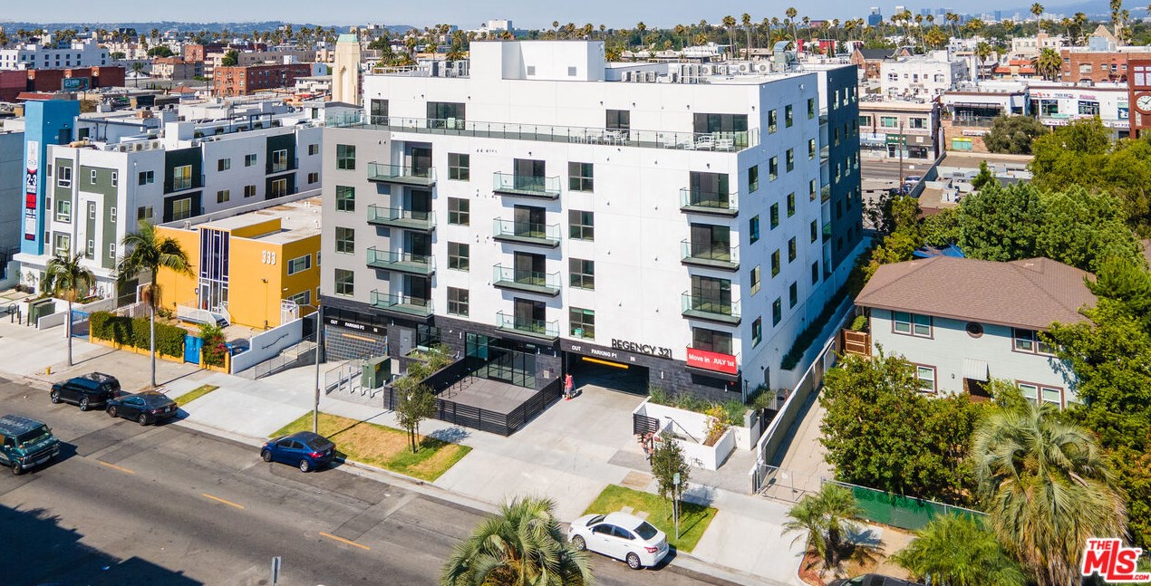 321 Oxford Ave, Los Angeles CA  90004-2709 exterior