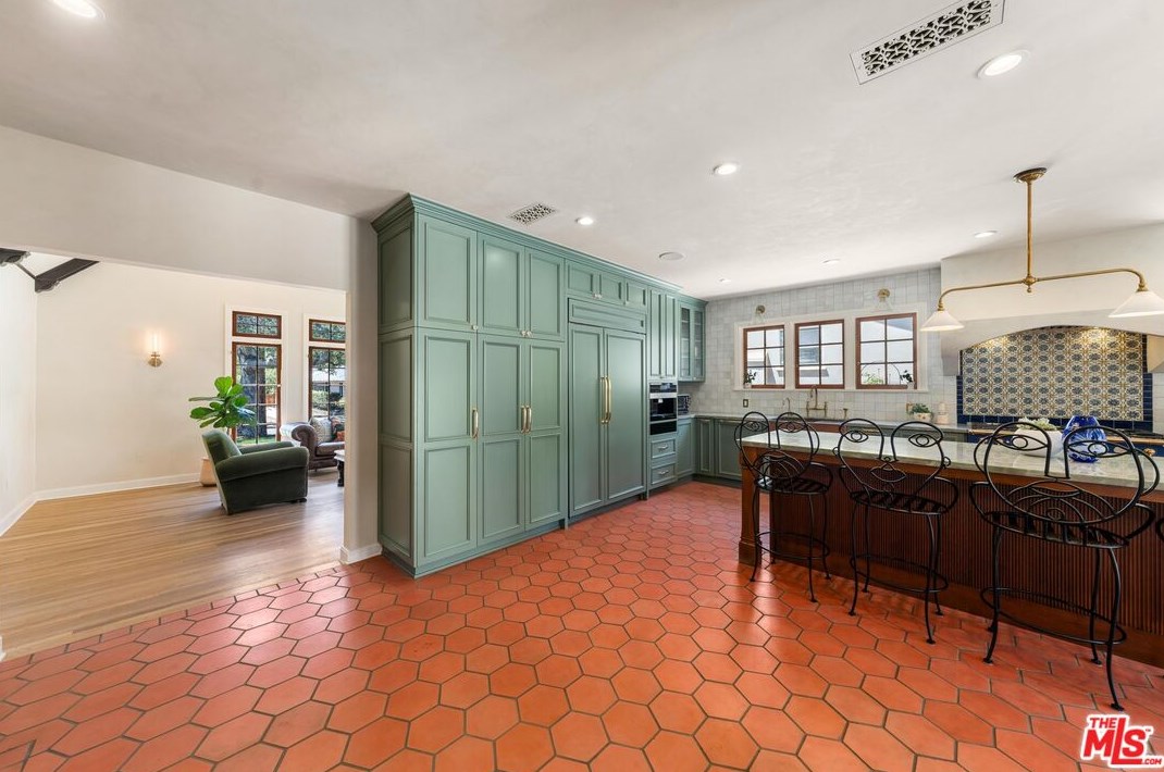 964 Holliston Ave, Pasadena CA  91104-3012 exterior