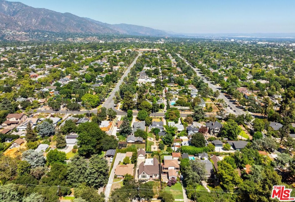 964 Holliston Ave, Pasadena CA  91104-3012 exterior