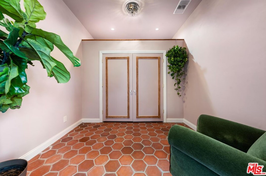 964 Holliston Ave, Pasadena CA  91104-3012 exterior