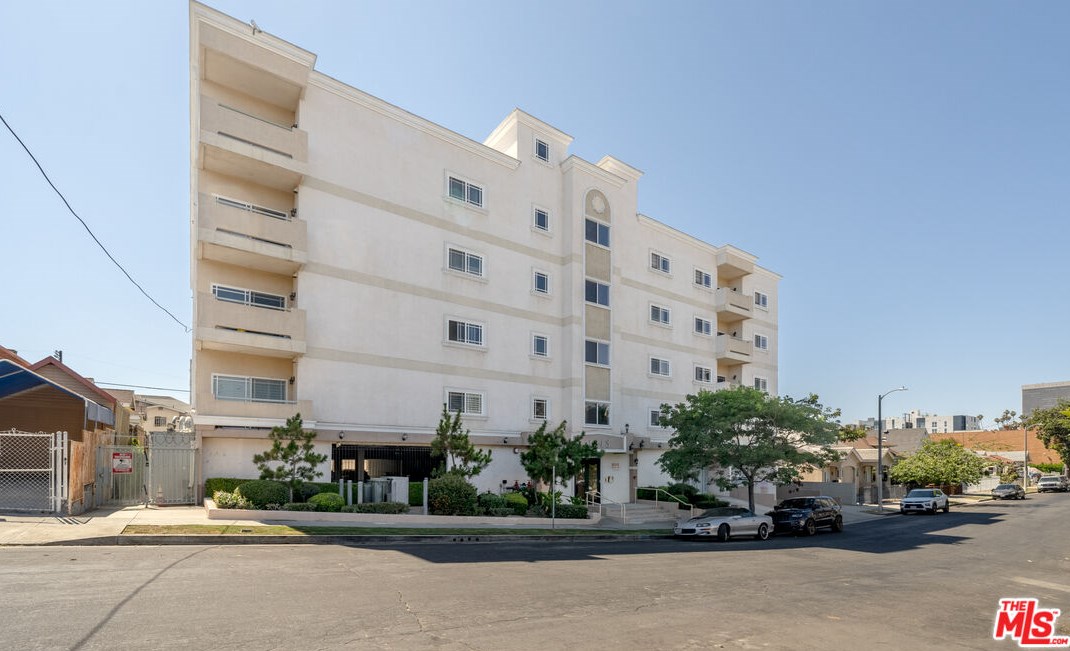 1043 Kenmore Ave, Los Angeles CA  90006-3385 exterior