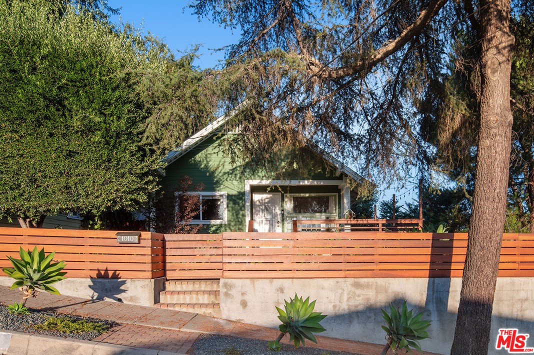 1010 Toledo St, Los Angeles, CA 90042-1910