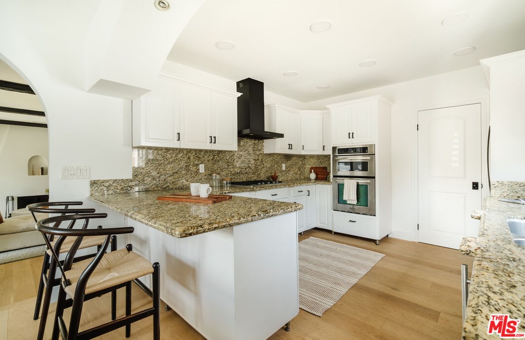 3323 Beverly Dr, Los Angeles CA  90034-2807 exterior