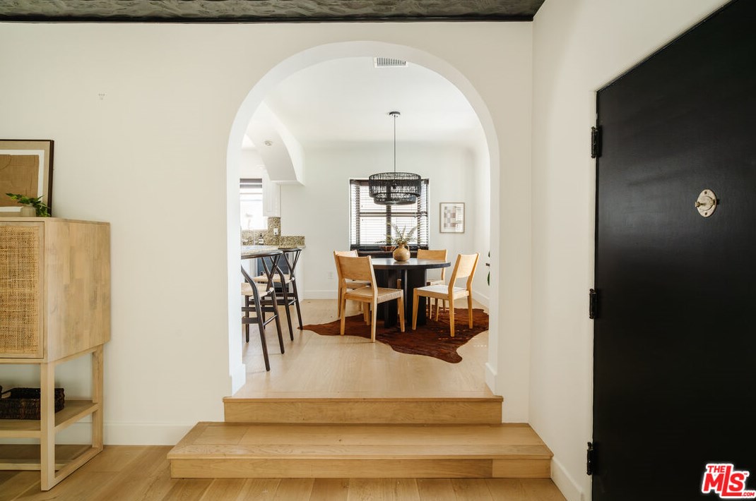 3323 Beverly Dr, Los Angeles CA  90034-2807 exterior