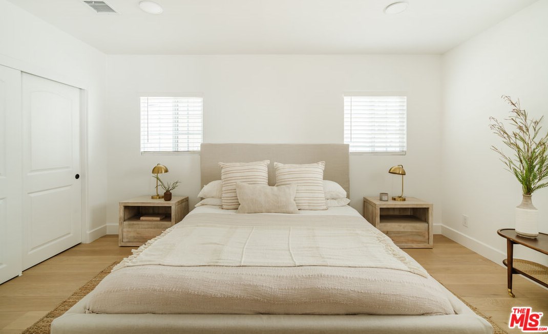 3323 Beverly Dr, Los Angeles CA  90034-2807 exterior