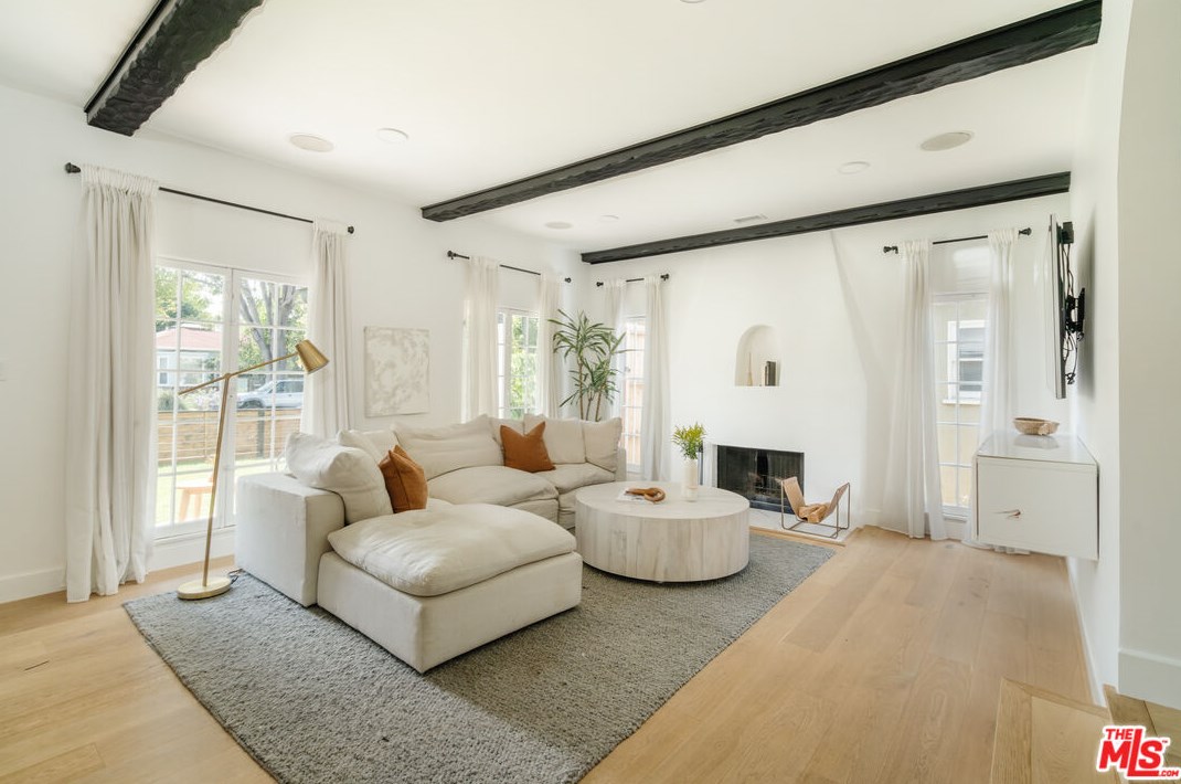3323 Beverly Dr, Los Angeles CA  90034-2807 exterior