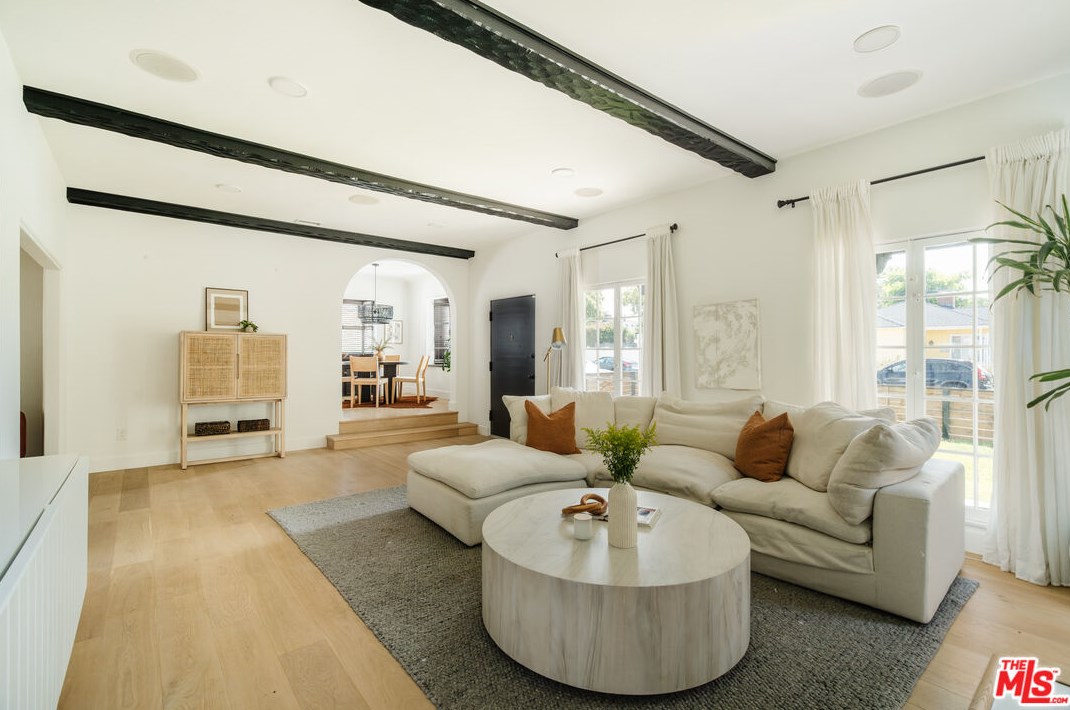 3323 Beverly Dr, Los Angeles CA  90034-2807 exterior