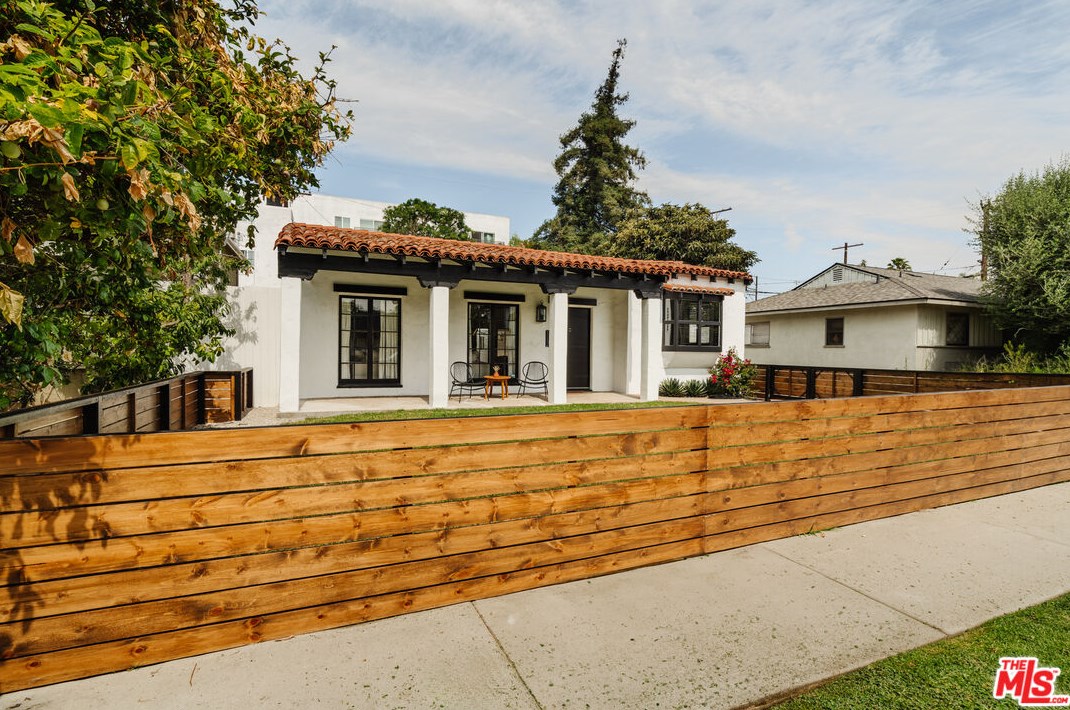 3323 Beverly Dr, Los Angeles CA  90034-2807 exterior