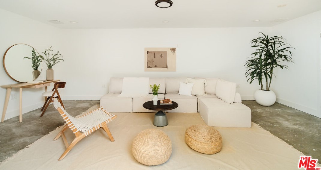 3323 Beverly Dr, Los Angeles CA  90034-2807 exterior