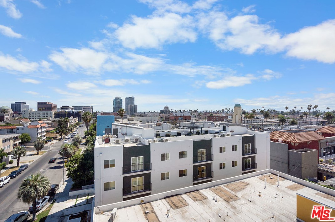 321 Oxford Ave, Los Angeles CA  90004-2709 exterior