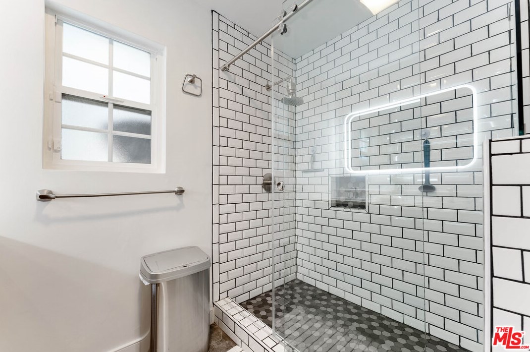 5109 Chester St, Los Angeles CA  90032-3020 exterior