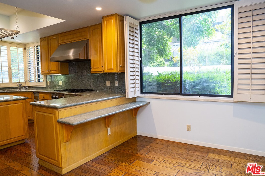 2265 Century Hl, Los Angeles CA  90067-3518 exterior