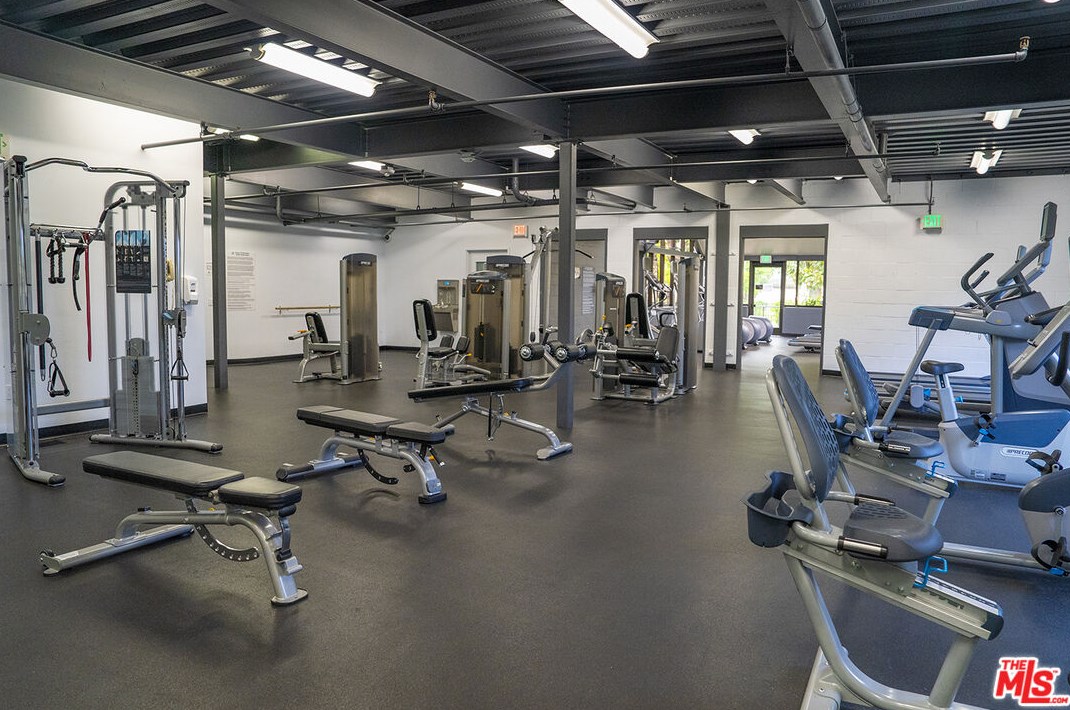 2265 Century Hl, Los Angeles CA  90067-3518 exterior