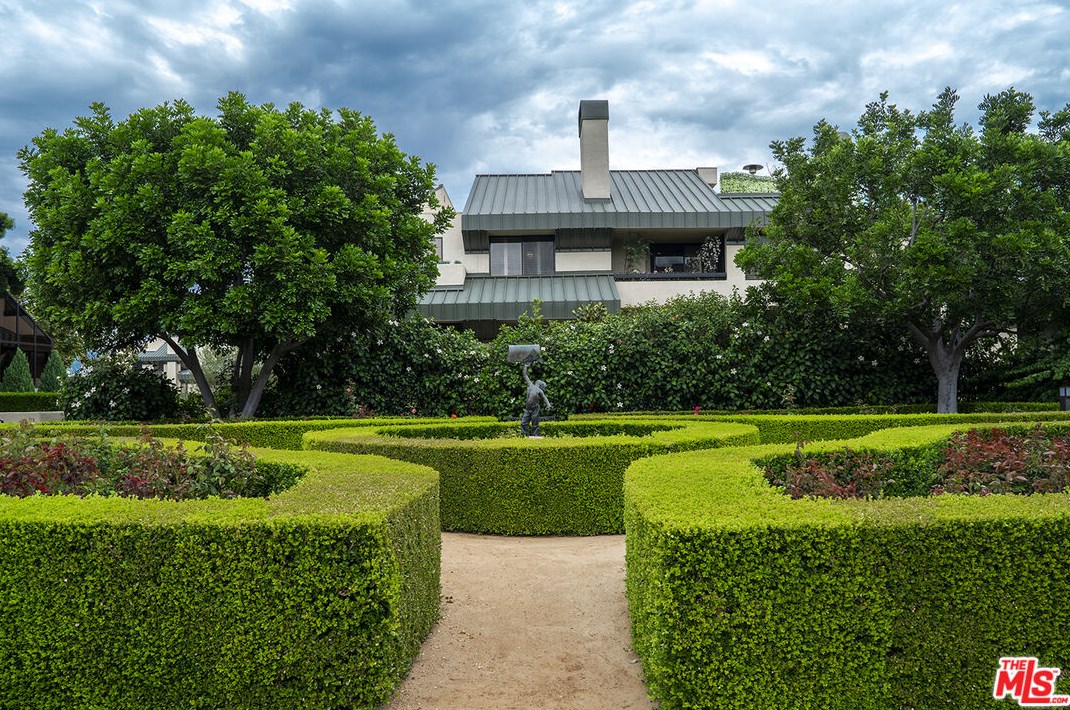 2265 Century Hl, Los Angeles CA  90067-3518 exterior