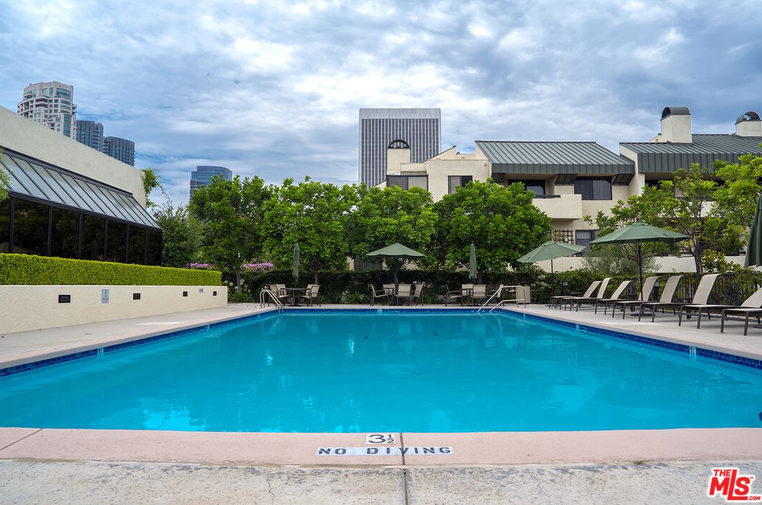 2265 Century Hl, Los Angeles CA  90067-3518 exterior