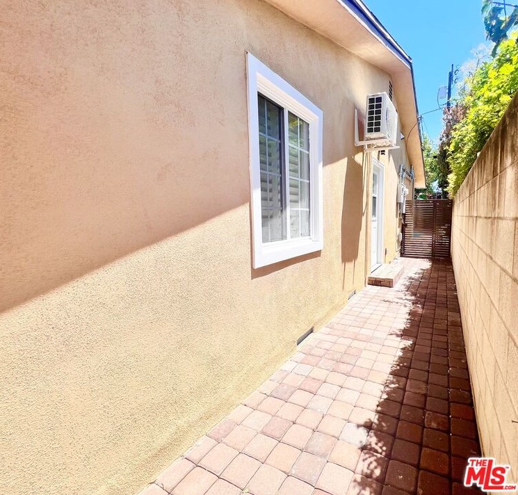 5236 Buffalo Ave, Van Nuys CA  91401-5929 exterior